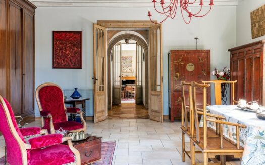 Sublime Le Duc Viollet style manor house with its vines