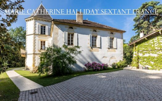 Sublime Le Duc Viollet style manor house with its vines