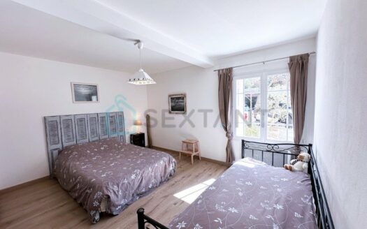 Property from 1950, renovated, 4 bedrooms, swimming pool, garage, gites