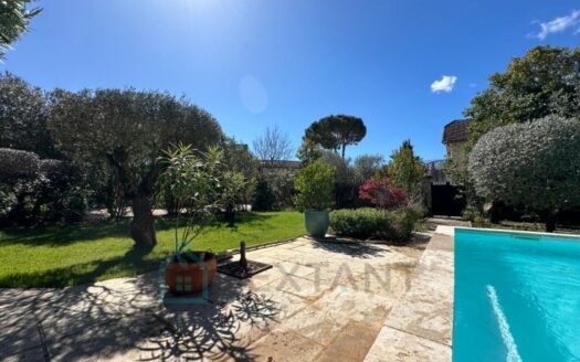 Property from 1950, renovated, 4 bedrooms, swimming pool, garage, gites