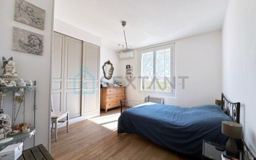 Property from 1950, renovated, 4 bedrooms, swimming pool, garage, gites