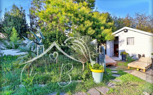 Less than 10 minutes walk from the port of Croisic and the beach