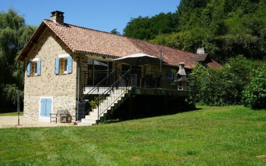 Luxurious 18th century water mill in the heart of Perigord Vert.