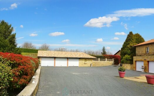 Exceptional luxury property made up of three separate buildings decorated with a magnificent swimming pool.