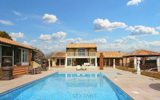 Exceptional luxury property made up of three separate buildings decorated with a magnificent swimming pool.