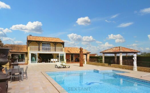 Exceptional luxury property made up of three separate buildings decorated with a magnificent swimming pool.