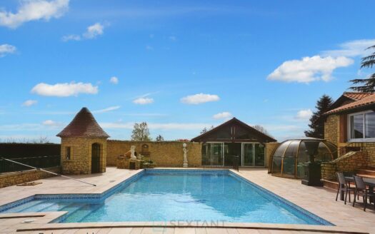 Exceptional luxury property made up of three separate buildings decorated with a magnificent swimming pool.