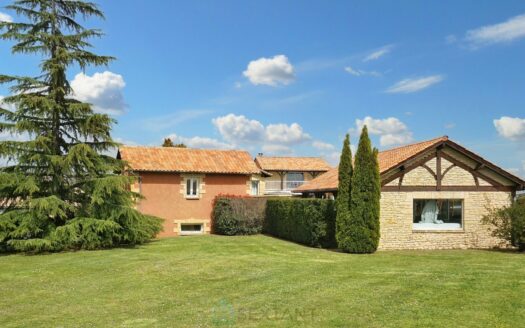 Exceptional luxury property made up of three separate buildings decorated with a magnificent swimming pool.