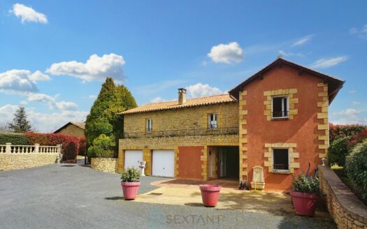 Exceptional luxury property made up of three separate buildings decorated with a magnificent swimming pool.