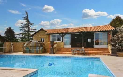 Exceptional luxury property made up of three separate buildings decorated with a magnificent swimming pool.