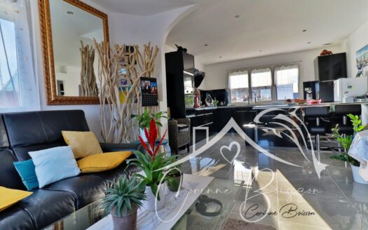 Less than 10 minutes walk from the port of Croisic and the beach