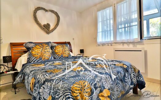 Less than 10 minutes walk from the port of Croisic and the beach