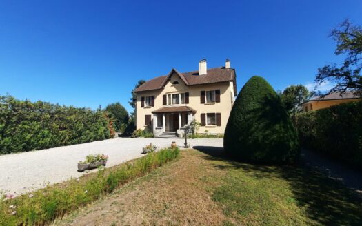Large House of Character – 338m² – 14 rooms – 10 bedrooms – land of 1747 m²