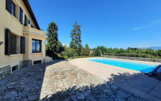 Large House of Character – 338m² – 14 rooms – 10 bedrooms – land of 1747 m²