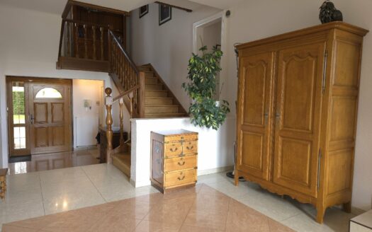 Residence – 350m² of living space – 6 bedrooms – Land of 4,000 m²