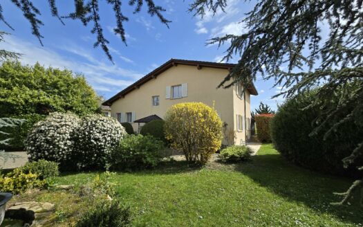 Residence – 350m² of living space – 6 bedrooms – Land of 4,000 m²