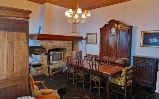 Beautiful Villa of 174m² with sea view, 600 m from the Golf de Beauvallon, 7 rooms