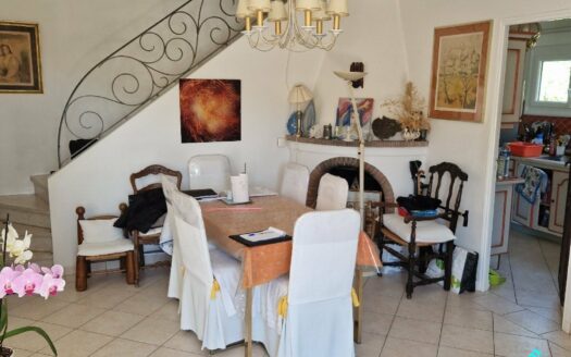 Beautiful Villa of 174m² with sea view, 600 m from the Golf de Beauvallon, 7 rooms