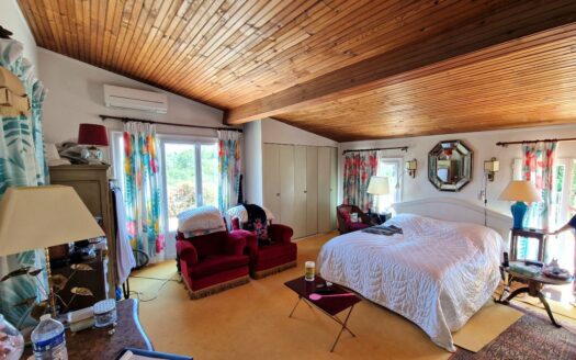 Beautiful Villa of 174m² with sea view, 600 m from the Golf de Beauvallon, 7 rooms