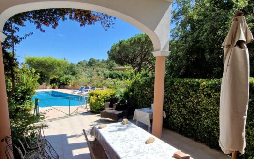 Beautiful Villa of 174m² with sea view, 600 m from the Golf de Beauvallon, 7 rooms