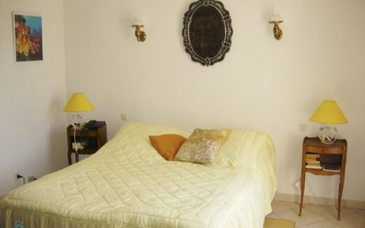 Beautiful Villa of 174m² with sea view, 600 m from the Golf de Beauvallon, 7 rooms