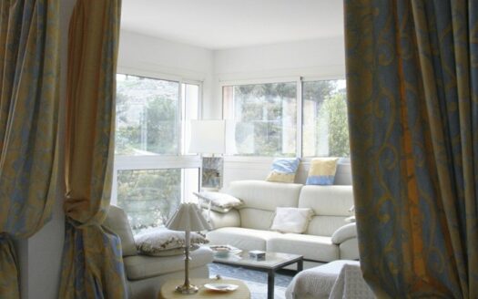 Beautiful Villa of 174m² with sea view, 600 m from the Golf de Beauvallon, 7 rooms