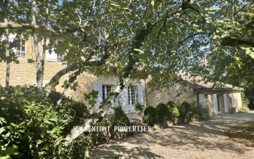 Charming residence with a view of beautiful land of 2.8 hectares