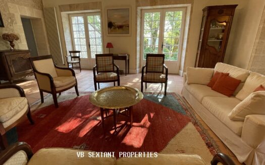 Charming residence with a view of beautiful land of 2.8 hectares