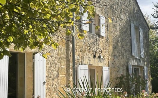 Charming residence with a view of beautiful land of 2.8 hectares