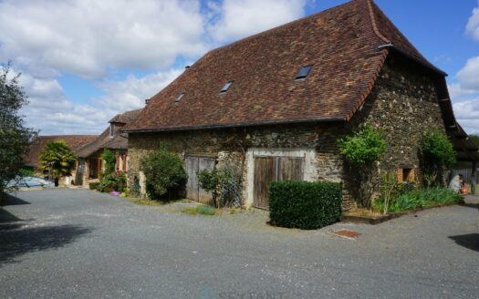 Superb stone property nestled in the heart of a 12 hectares estate decorated with natural springs and ponds.