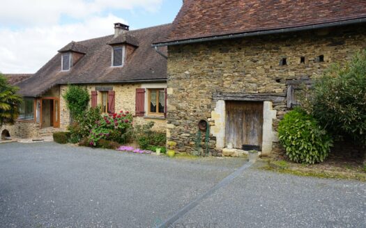 Superb stone property nestled in the heart of a 12 hectares estate decorated with natural springs and ponds.
