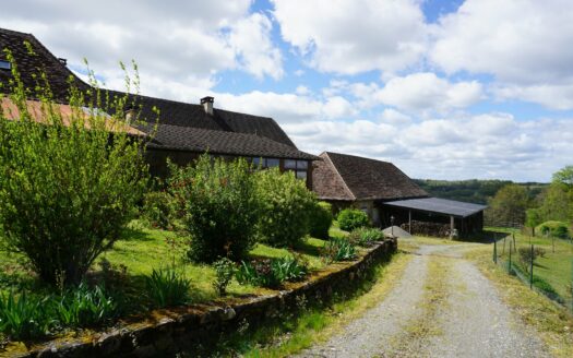 Superb stone property nestled in the heart of a 12 hectares estate decorated with natural springs and ponds.