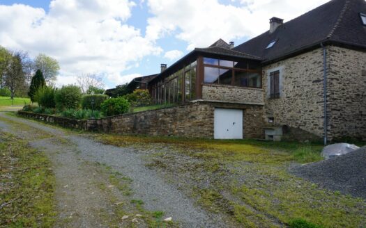 Superb stone property nestled in the heart of a 12 hectares estate decorated with natural springs and ponds.