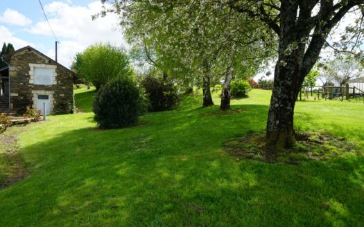 Superb stone property nestled in the heart of a 12 hectares estate decorated with natural springs and ponds.