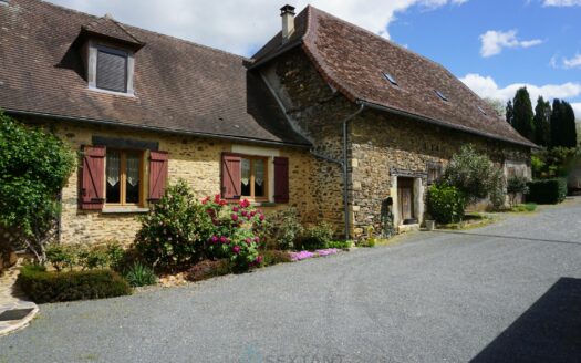 Superb stone property nestled in the heart of a 12 hectares estate decorated with natural springs and ponds.