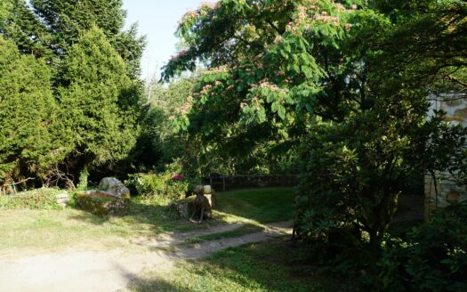 21-hectare estate, sublime with two ponds and surrounded by a lush forest nestled in the heart of the Périgord Vert natural park.