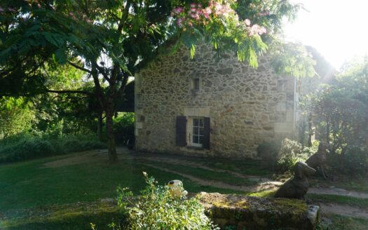 21-hectare estate, sublime with two ponds and surrounded by a lush forest nestled in the heart of the Périgord Vert natural park.