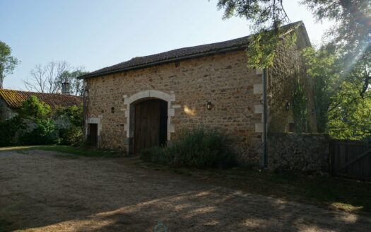 21-hectare estate, sublime with two ponds and surrounded by a lush forest nestled in the heart of the Périgord Vert natural park.