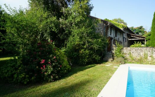 21-hectare estate, sublime with two ponds and surrounded by a lush forest nestled in the heart of the Périgord Vert natural park.