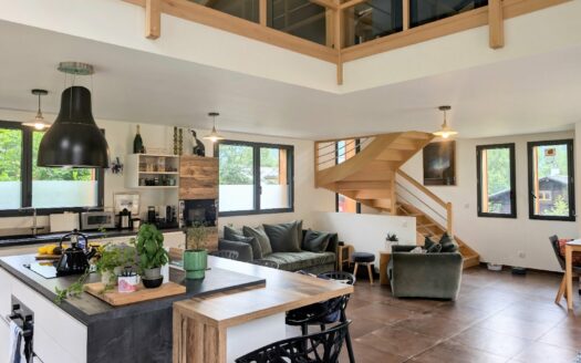 Modern three bedroom chalet with stunning views in Les Houches