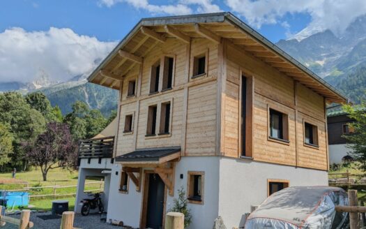 Modern three bedroom chalet with stunning views in Les Houches