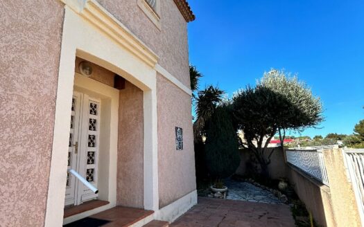 Spacious villa located on a plot of 493m² – Bouzigues