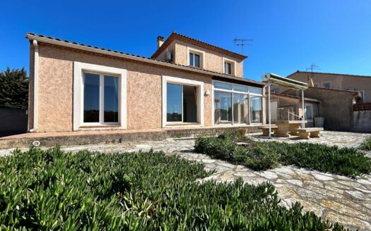Spacious villa located on a plot of 493m² – Bouzigues