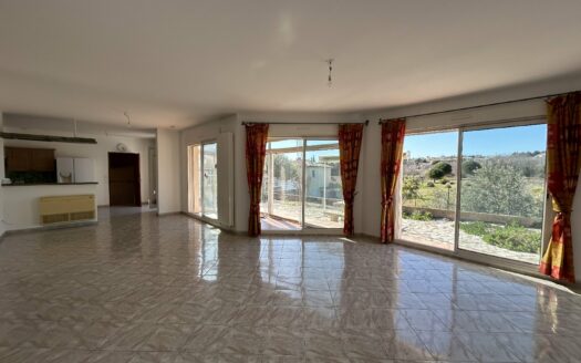 Spacious villa located on a plot of 493m² – Bouzigues
