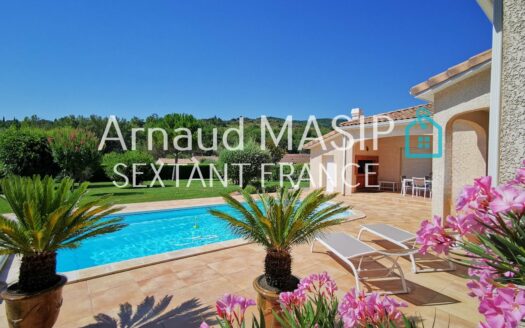 MAGNIFICIENT DETACHED 4-BED BUNGALOW with POOL & DOUBLE GARAGE on SIZEABLE PLOT