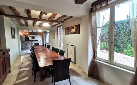 Beautiful 19th century property, ideally located in the heart of the tourist sites of Amboise, Beauval and Chenonceau.