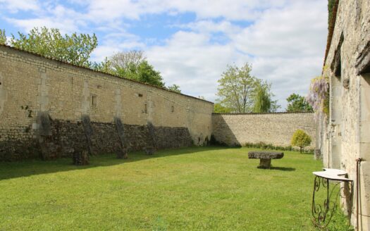EXCEPTIONAL PROPERTY CLOSE TO COGNAC