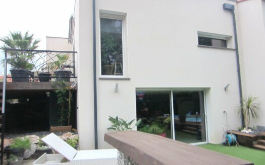 Contemporary villa with character and serenity