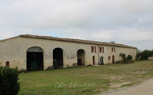 AGRICULTURAL PROPERTY, FORMER HUNTING ESTATE OF 111 HA NEAR JONZAC