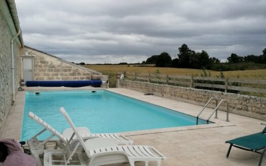 AGRICULTURAL PROPERTY, FORMER HUNTING ESTATE OF 111 HA NEAR JONZAC